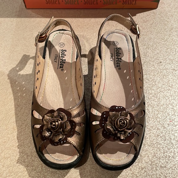 Soflex Sandals - Picture 2 of 6